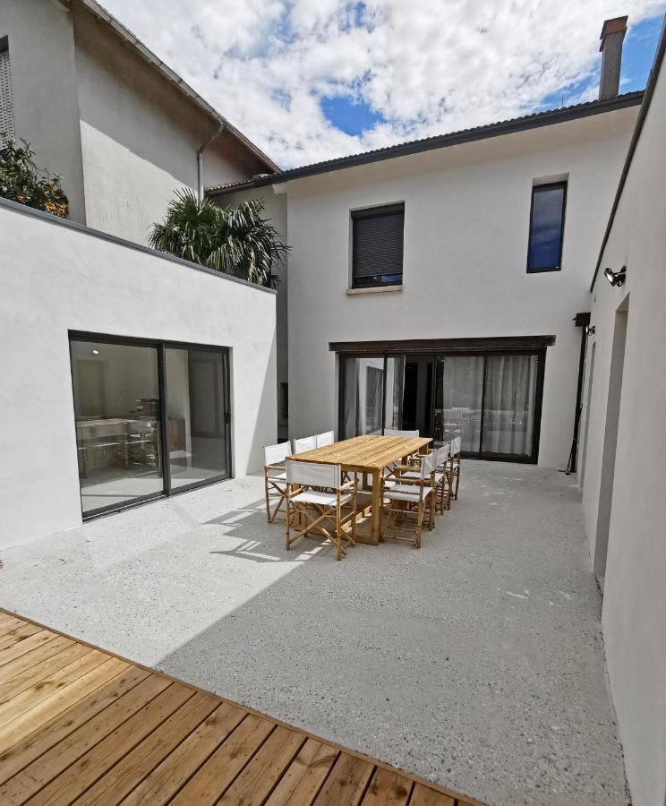Villa La De L'ecole ! Piscine, Jardin, Garage, Clim ! *
